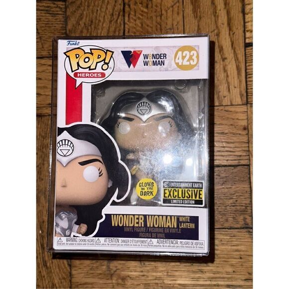 WONDER WOMAN WHITE LANTERN (GLOWS IN THE DARK) - Picture 4 of 5